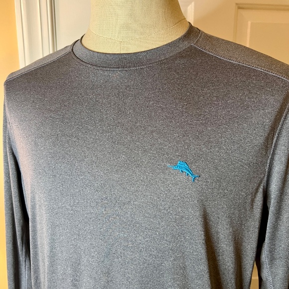 $89 NEW Tommy Bahama Gray Crew Neck Long Sleeve Performance Pullover Shirt SMALL - Picture 2 of 2